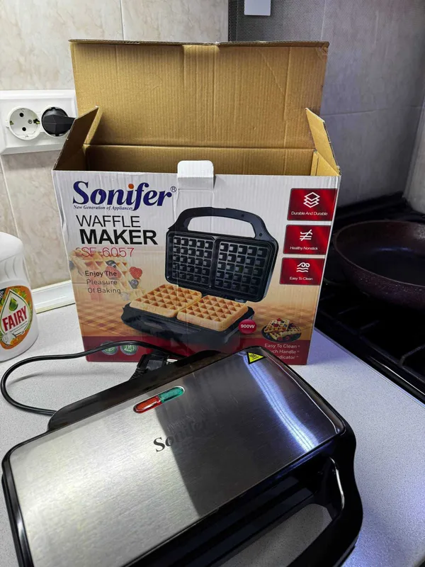Продаю вафельницу новую Sonifer 3