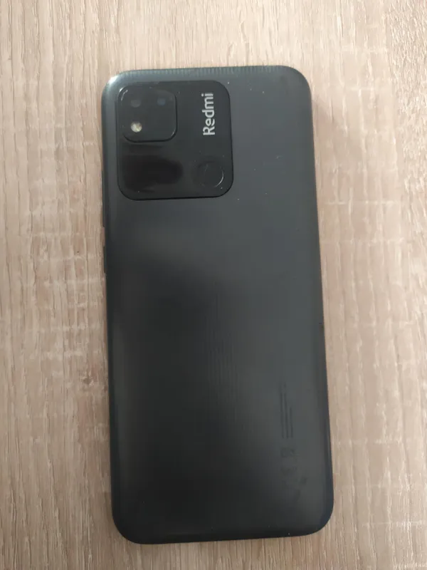 Экран Redmi 10A по краю немного вышел, не заметно 1