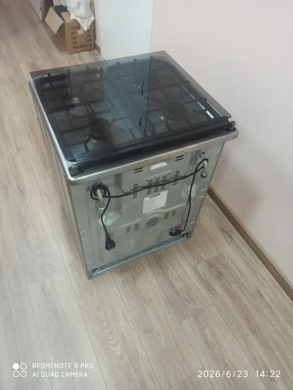 газовая плита 4 комфорочная имеется духовка