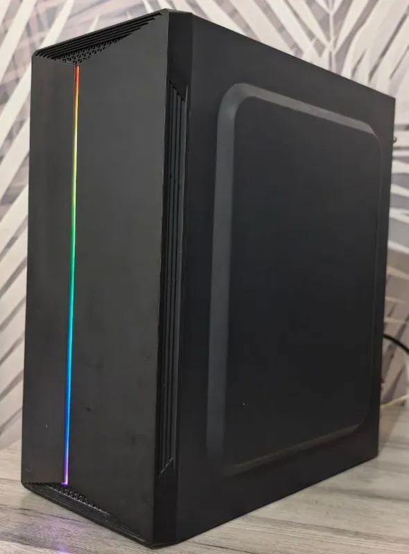 Компьютер с монитором DESKTOP-HLU2L55