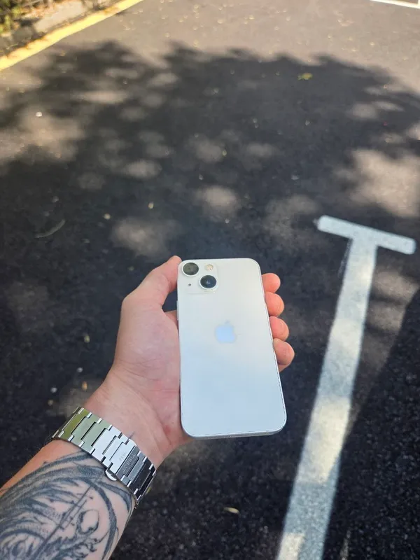 Продам iPhone 13 mini 128 ГБ Starlight (белый)