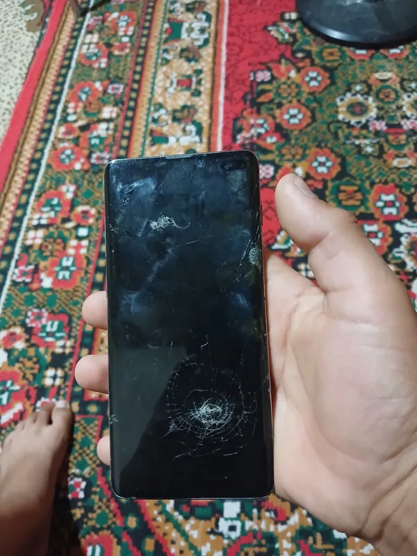 Samsung A10 plus, проблема в экране — экран разбит 2