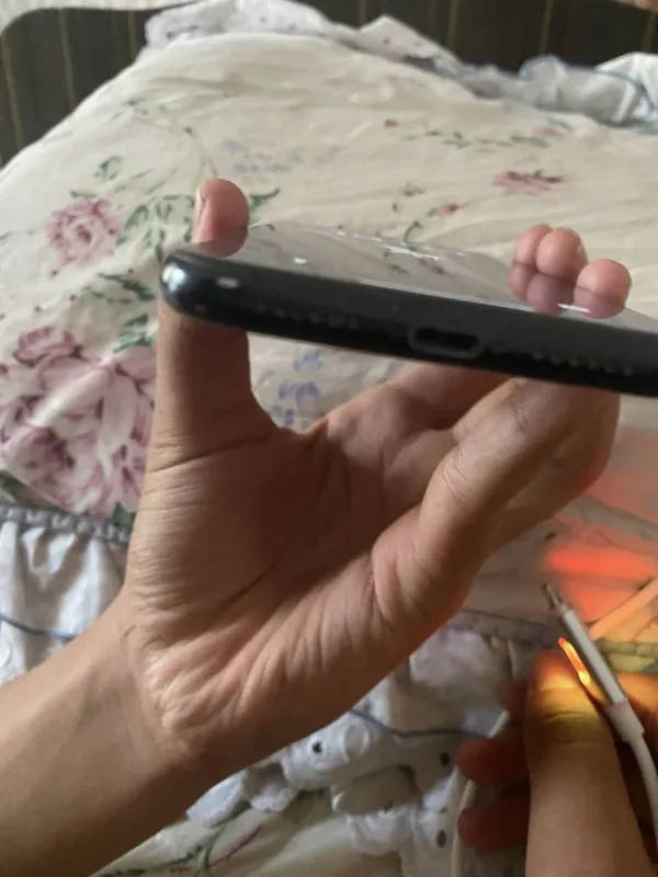 Iphone xr holati idyel ishlayfi radnoy bita orqa krishka ketkan 4