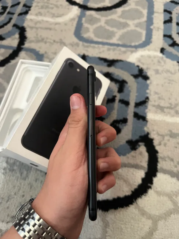 iPhone 7 128GB LL/A Region 2 iPhone 7 128GB LL/A Region 2