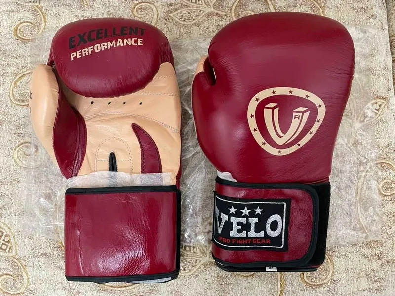 Боксёрские перчатки кожаные VELO 10 oz