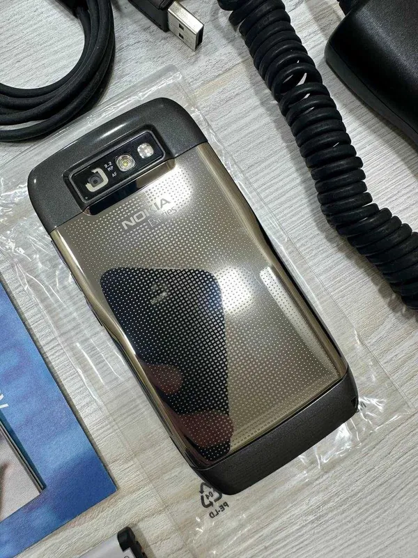 Nokia E71, оригинал в отличном состоянии — фото 2