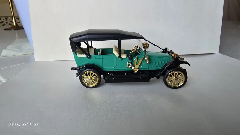 Продам модель автомобиля Руссо балт 22-40