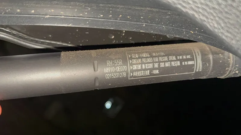 TOYOTA HIGHLANDER подъёмник багажа 2 TOYOTA HIGHLANDER подъёмник багажа 2