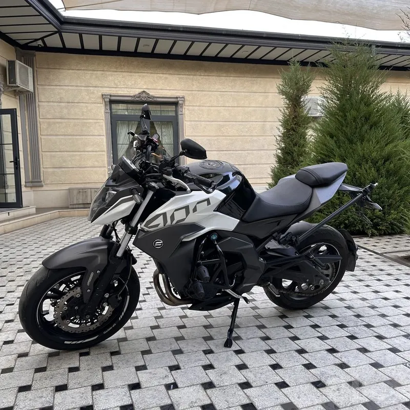 CFMOTO 400 NK .. 2 CFMOTO 400 NK .. 2