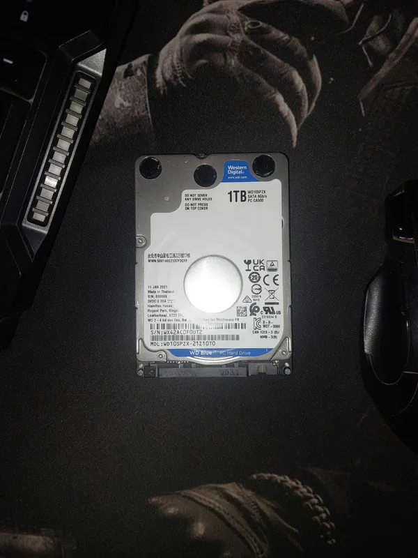 Жесткий диск WD 1TB от ноутбука.
