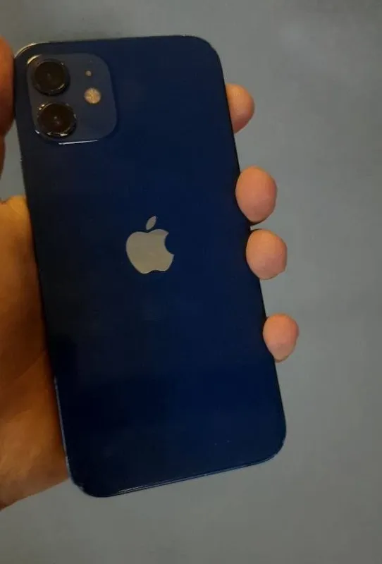 Продаётся iPhone 12, есть Face ID, True Tone 1