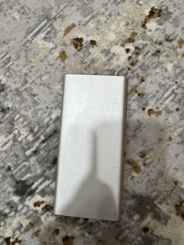 Deyarli yangi mi powerbank 10000 sotiladi 1 Deyarli yangi mi powerbank 10000 sotiladi 1