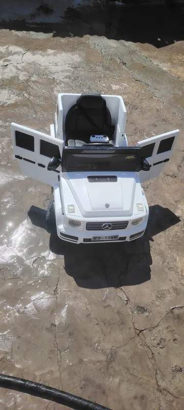 Продаётся детская машина с пульт.. управлением