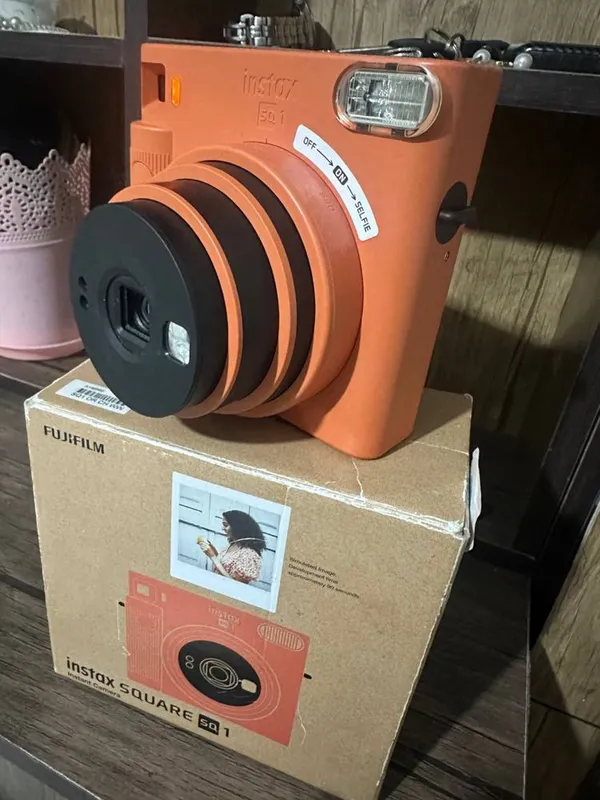 Фотоаппарат моментальной печати FUJIFILM INSTAX SQUARE SQ1 2 Фотоаппарат моментальной печати FUJIFILM INSTAX SQUARE SQ1 2