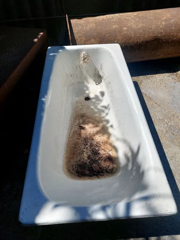 Eski chugun vanna Eski chugun vanna