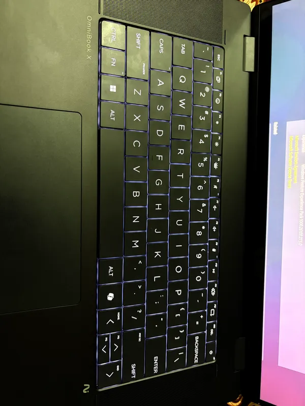 Noutbuk HP Omnibook Oled 4 Noutbuk HP Omnibook Oled 4