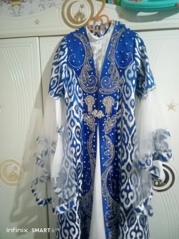 kelin salom koʻylagi ichidagi alohida roʻmoli  bor