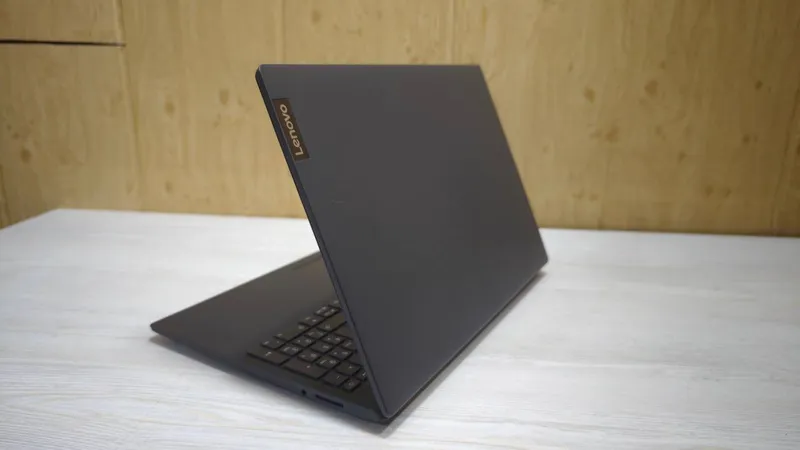 Ноутбук Lenovo (Intel Celeron N5030) — фото 1