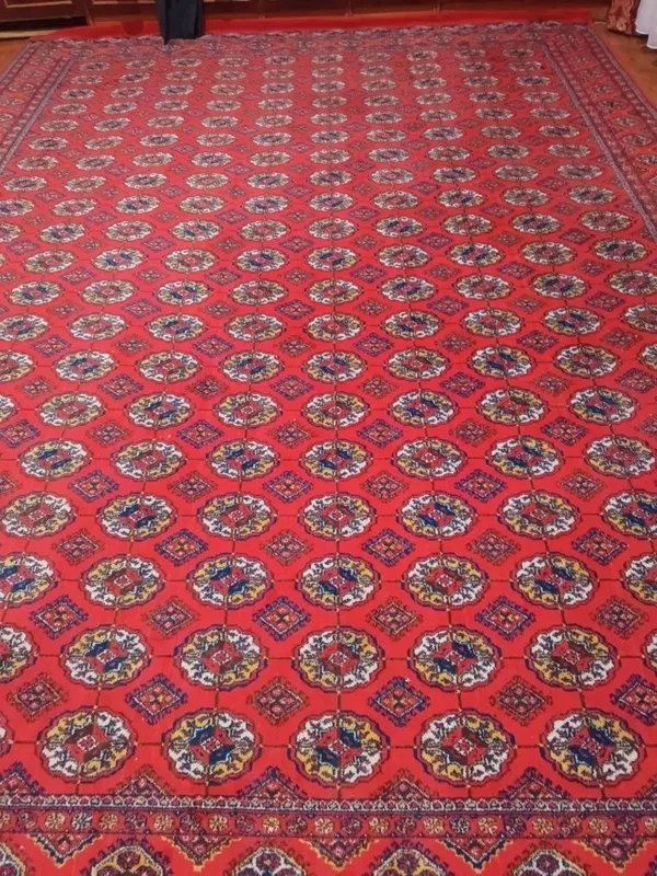 Xivinski gilam sotiladi