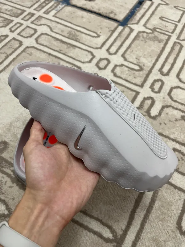Nike Mind 001