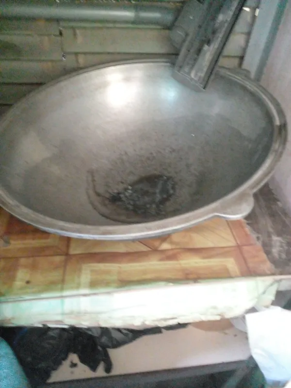 Продам срочно большой казан,состояние хорошее. 2
