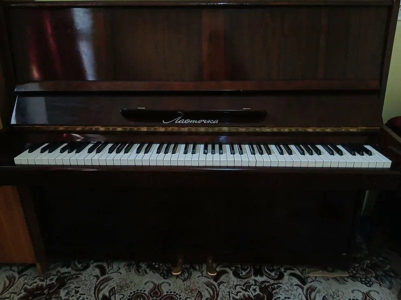 Lastochka, 2 pedallik Pianino. Narxini kelishamiz, kam ishlatilgan.