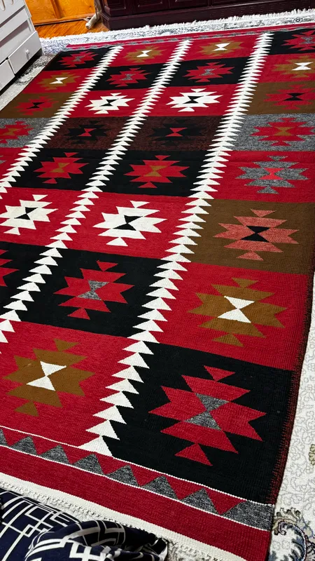 3 ga 4 gilam sotiladi, naqshi “kilim” uslubida — фото 1