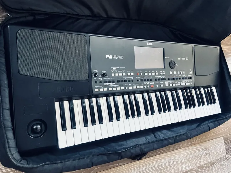Korg pa 600 sotiladi arzon bervoramiz srochno 3