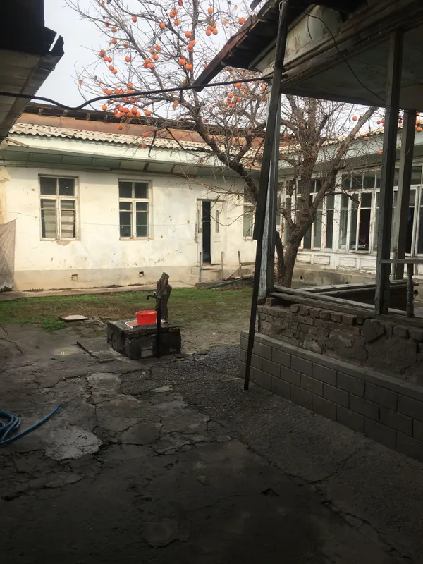 Янгиобод мах. 4 соток 6 хона фасади 16/25 ер хисобида ховли сотилади. 1