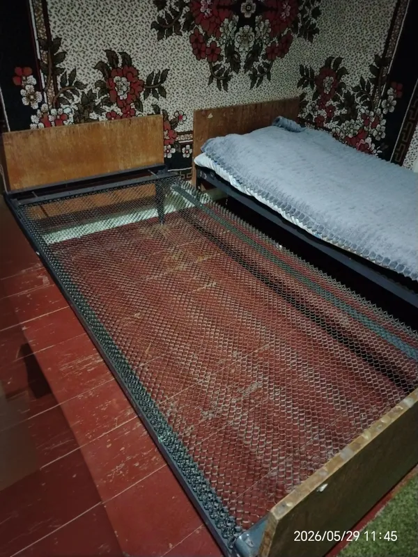 Продаю кровать сеточную 1