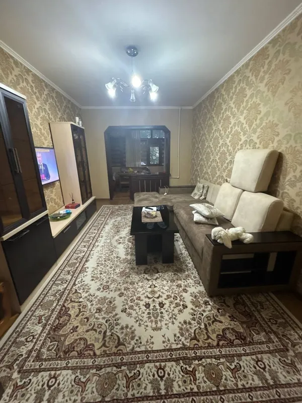 Продаёться 3 комнатная Домбрабад
