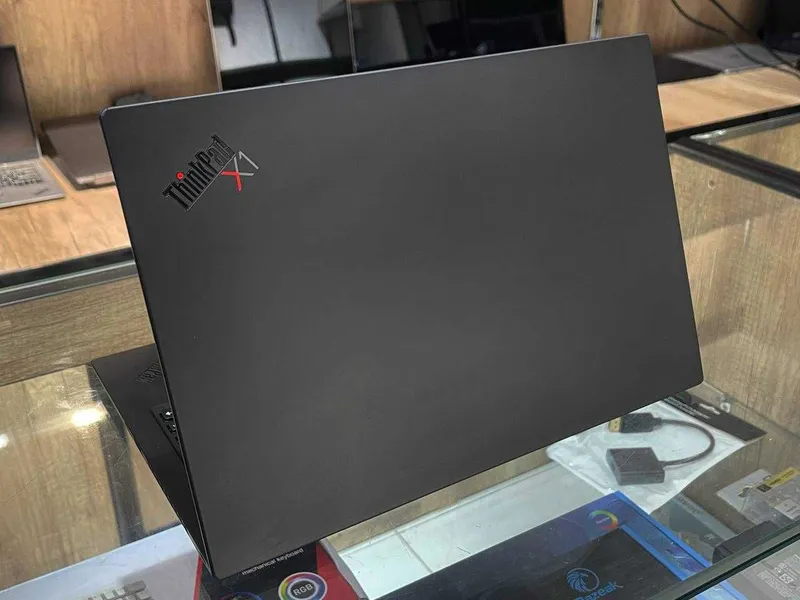 Lenovo ThinkPad X1 Carbon Core i7-10610U озу16гб 256ssd 5