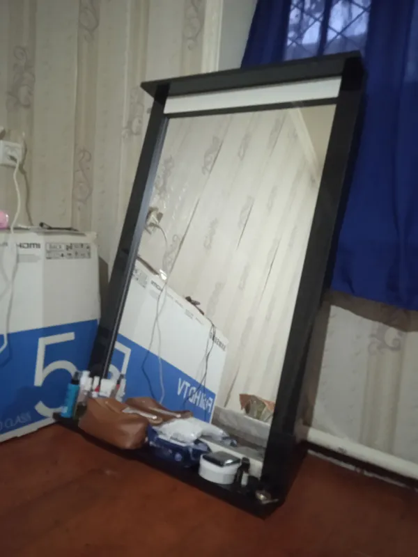 Salonga uyga osiladigon oyna