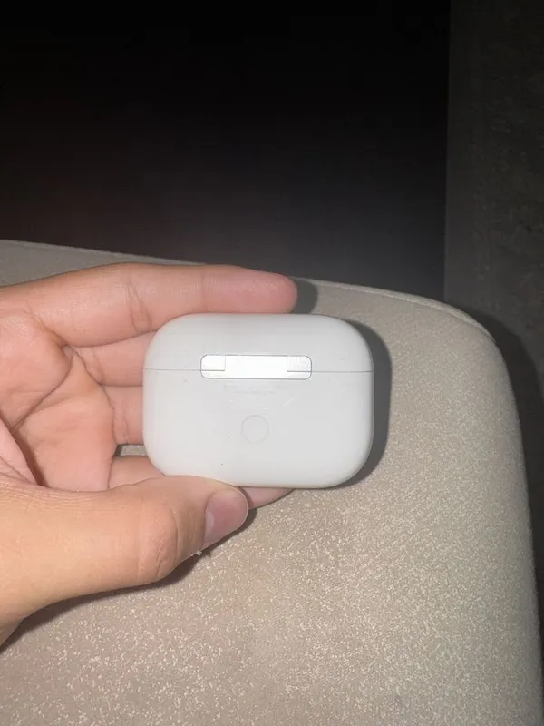 AirPods Pro 2 (Оригинал) — Кейс и один наушник (Б/У) — фото 1