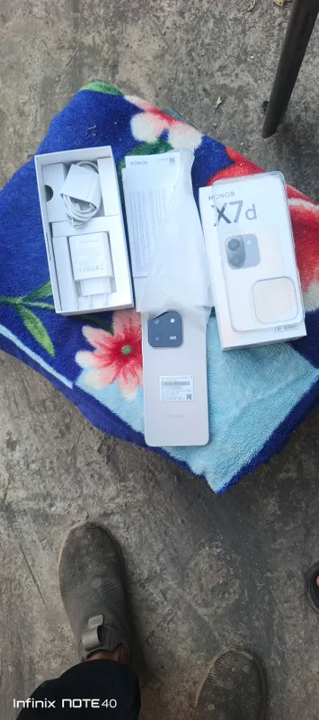 Telefon sotiladi xonor x7d yangi ochilmagan 1