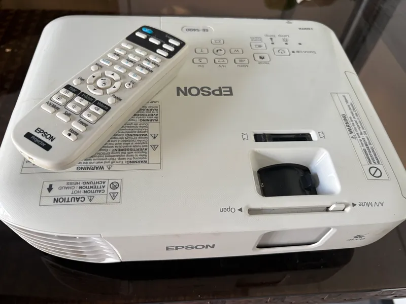 Проектор Epson s400 1 Проектор Epson s400 1