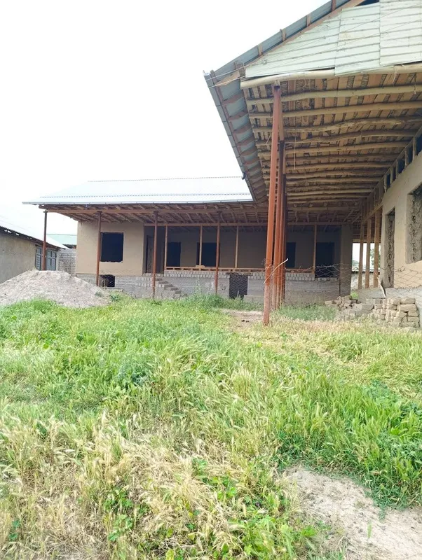 Uy sotiladi Manzil Parkent tumani Samsarakda 5