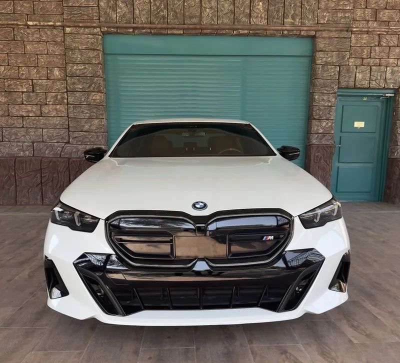 BMW i5 M60 2024 года BMW i5 M60 2024 года