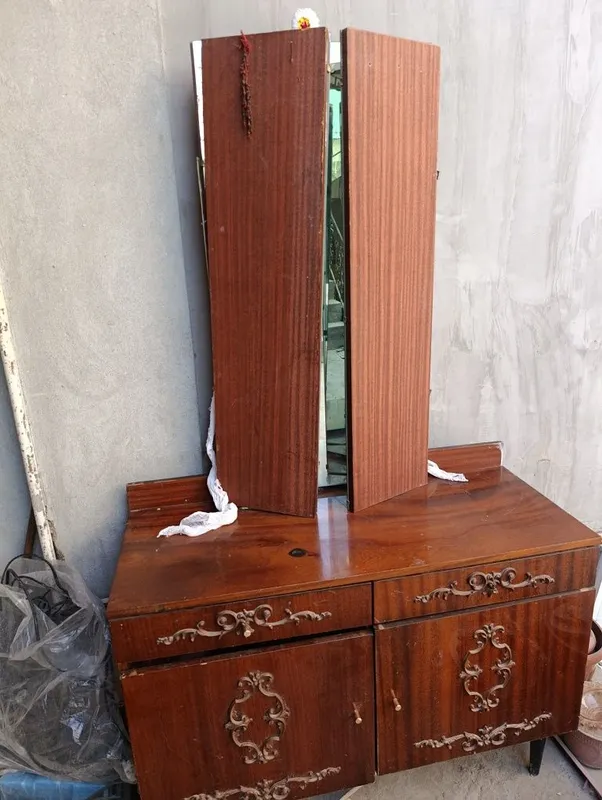 3 ta oynali komod