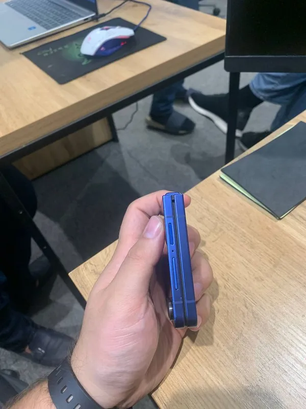 Samsung Galaxy Z Flip 7 3