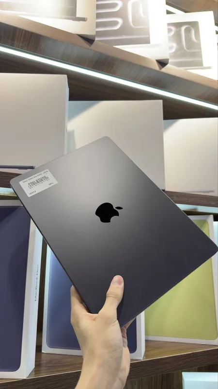 macbook pro m4 black
