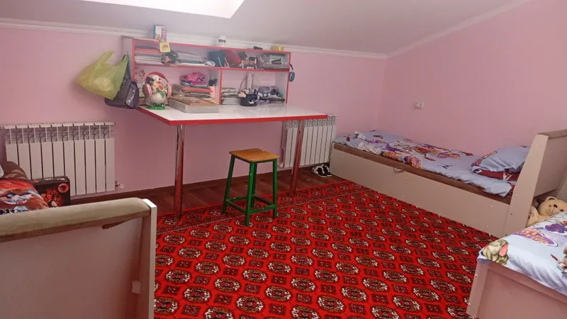 Yengi tashmi 50 yillik ilgor mahallada 3.75 uy sotiladi honalar 7 ta 2 7