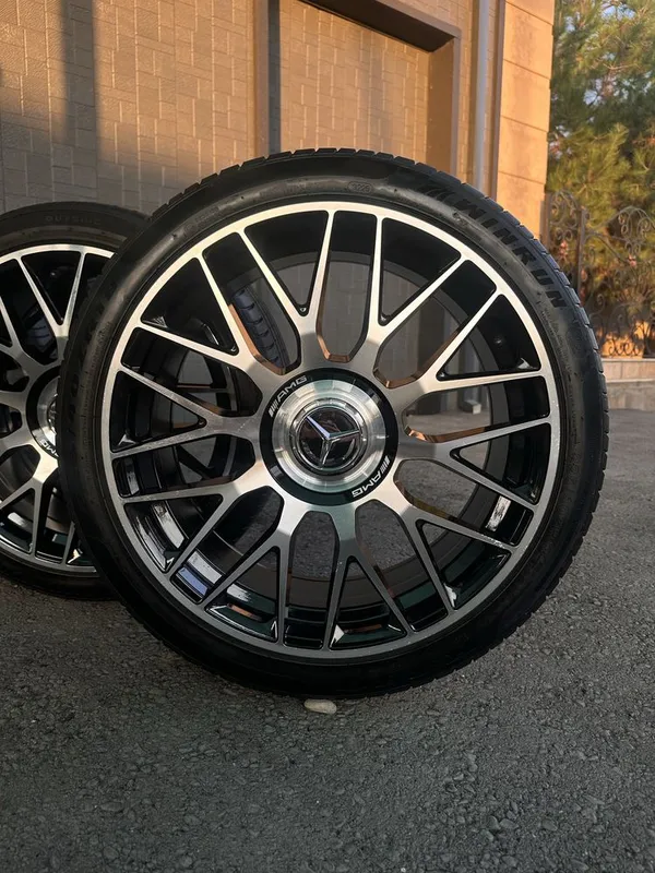 Mercedes-Benz AMG R18 Raznashirokiy diskalar sotiladi 4 Mercedes-Benz AMG R18 Raznashirokiy diskalar sotiladi 4
