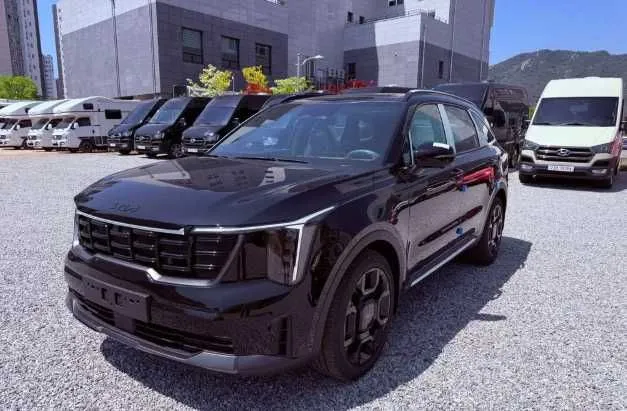 Kia Sorento HEV X-line — фото 1