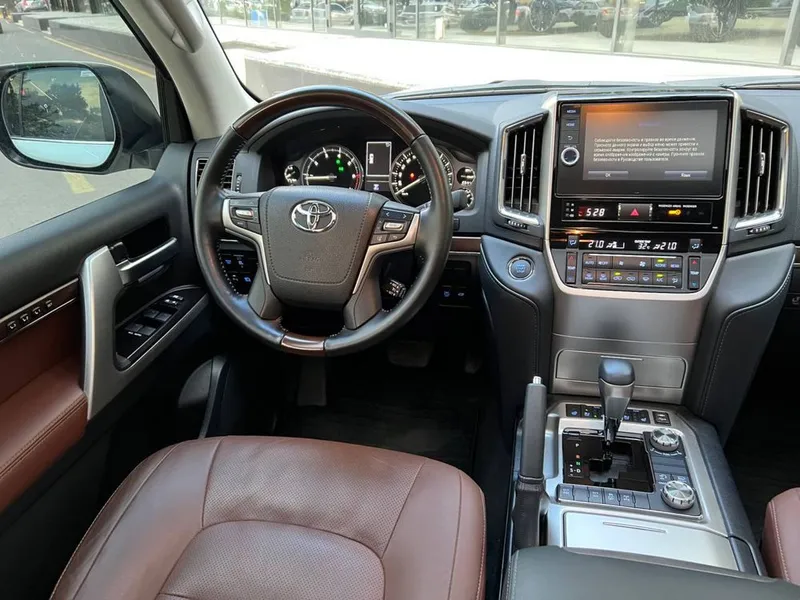 Toyota Land Cruiser 200 5 Toyota Land Cruiser 200 5