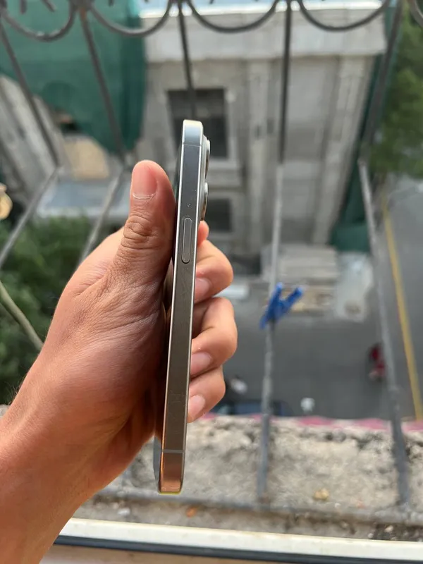 Iphone 15 pro 128gb 90 yomks 4