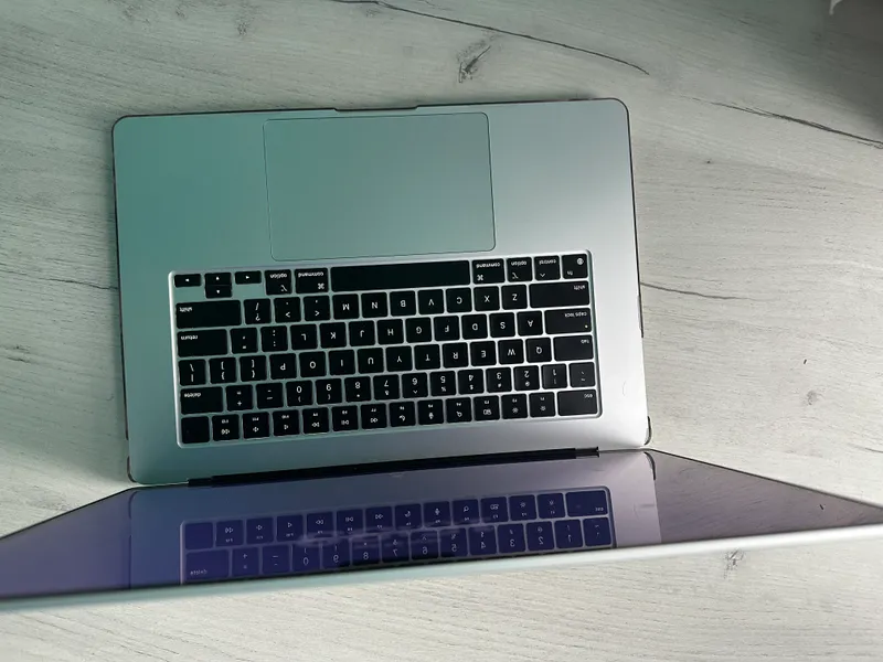 Macbook M3 15.3 dium 1 Macbook M3 15.3 dium 1