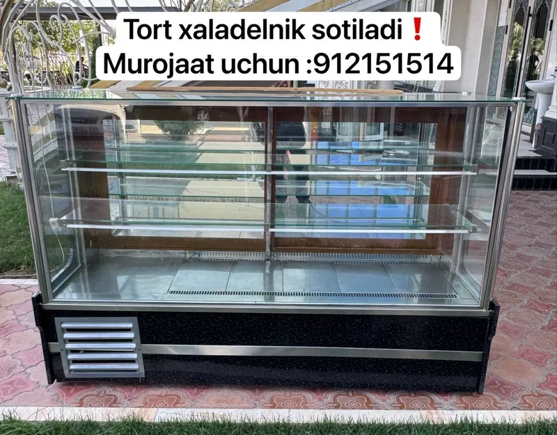Tort saqlaydigan muzlatgich sotiladi Tort saqlaydigan muzlatgich sotiladi