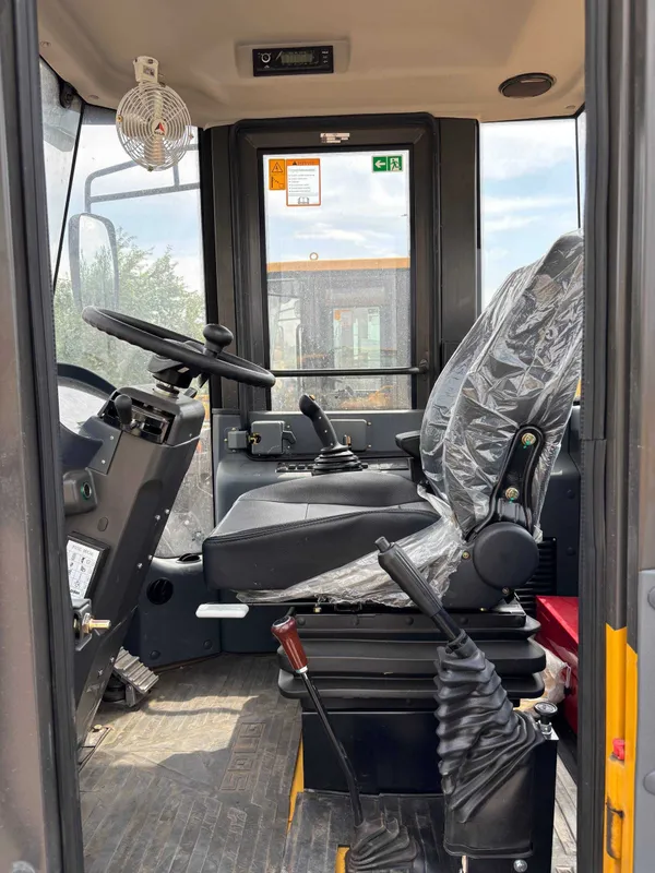 Фронтальный погрузчик SDLG L933F 1.8 4
