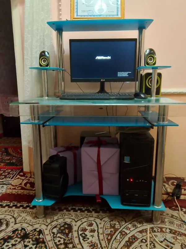 Продаётся компьютер комплект подставка мишка клавиатура калонками 2 Продаётся компьютер комплект подставка мишка клавиатура калонками 2
